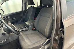 ruskea (beige) Volkswagen Amarok 2017 kuva 15.