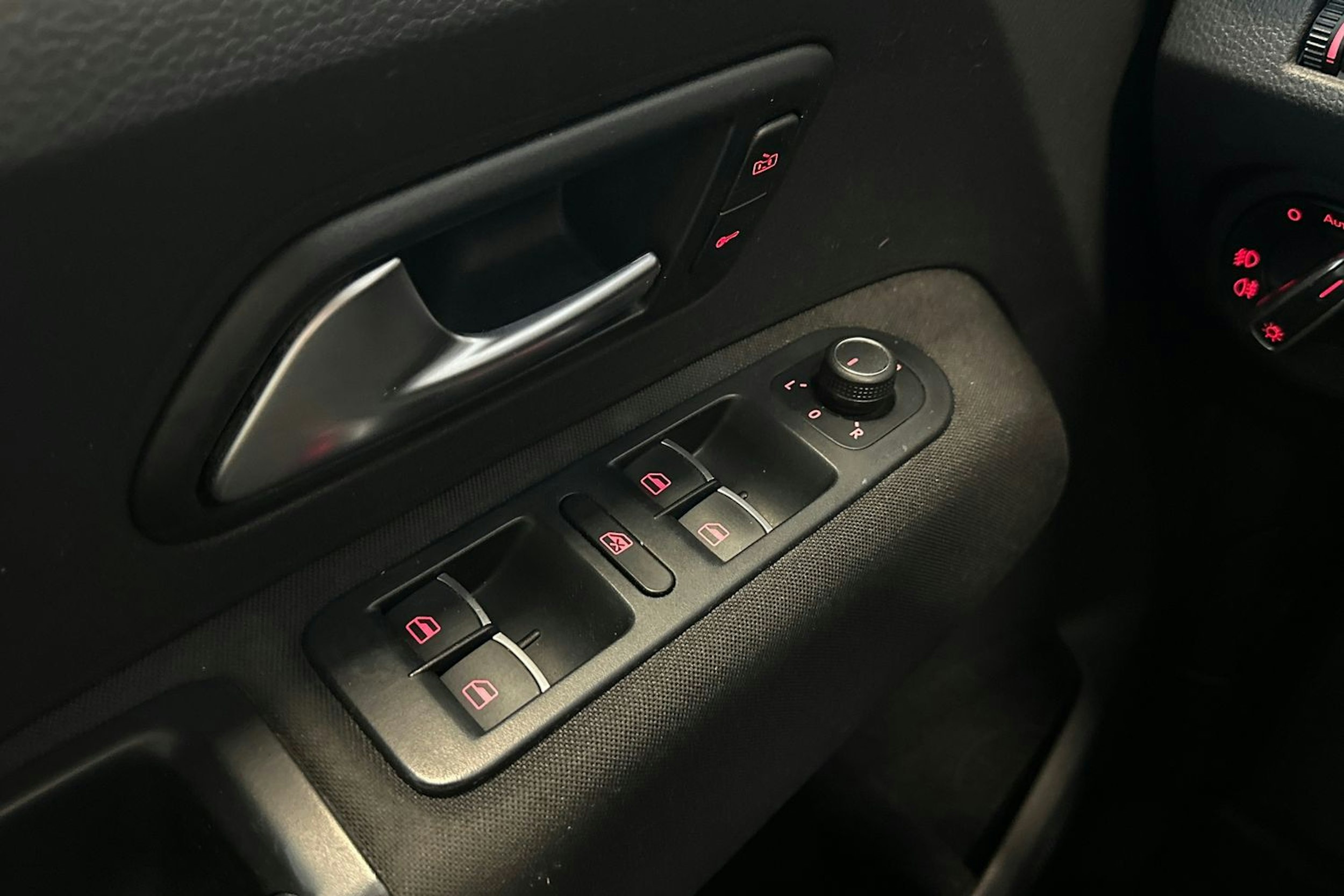 ruskea (beige) Volkswagen Amarok 2017 kuva 17.