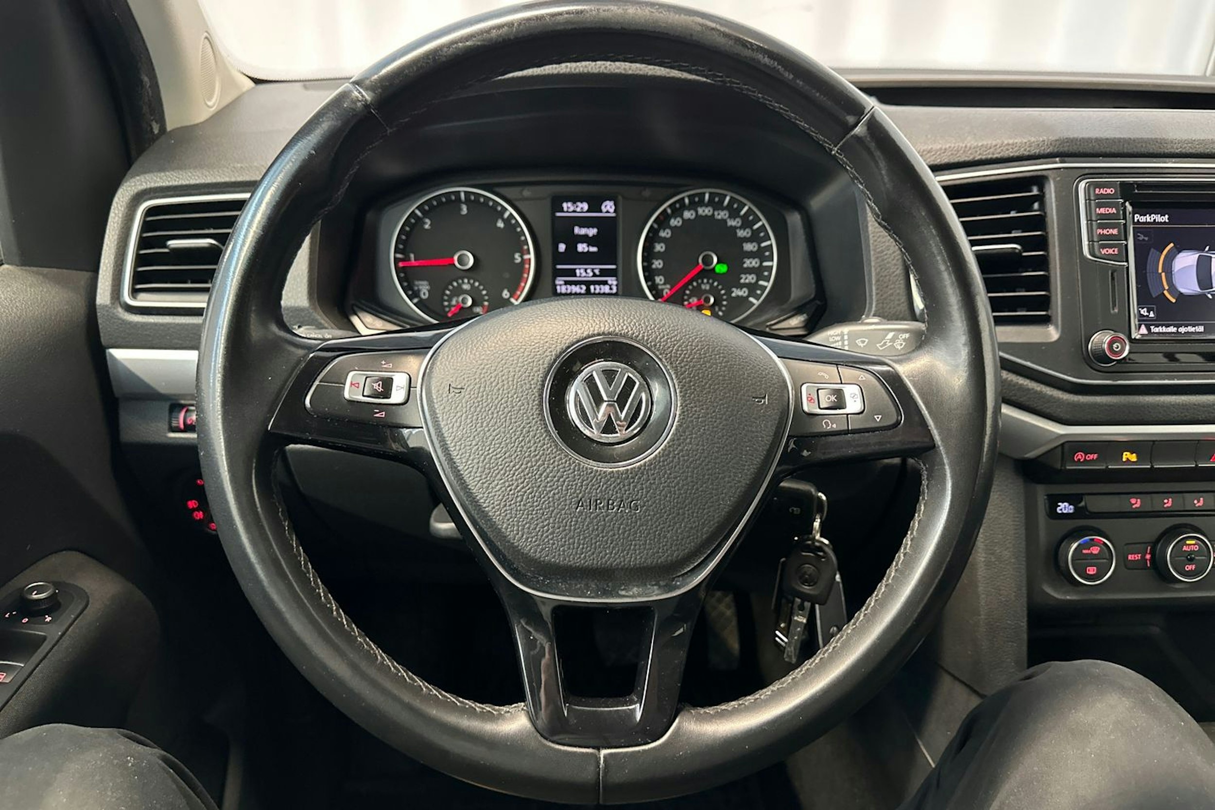ruskea (beige) Volkswagen Amarok 2017 kuva 18.