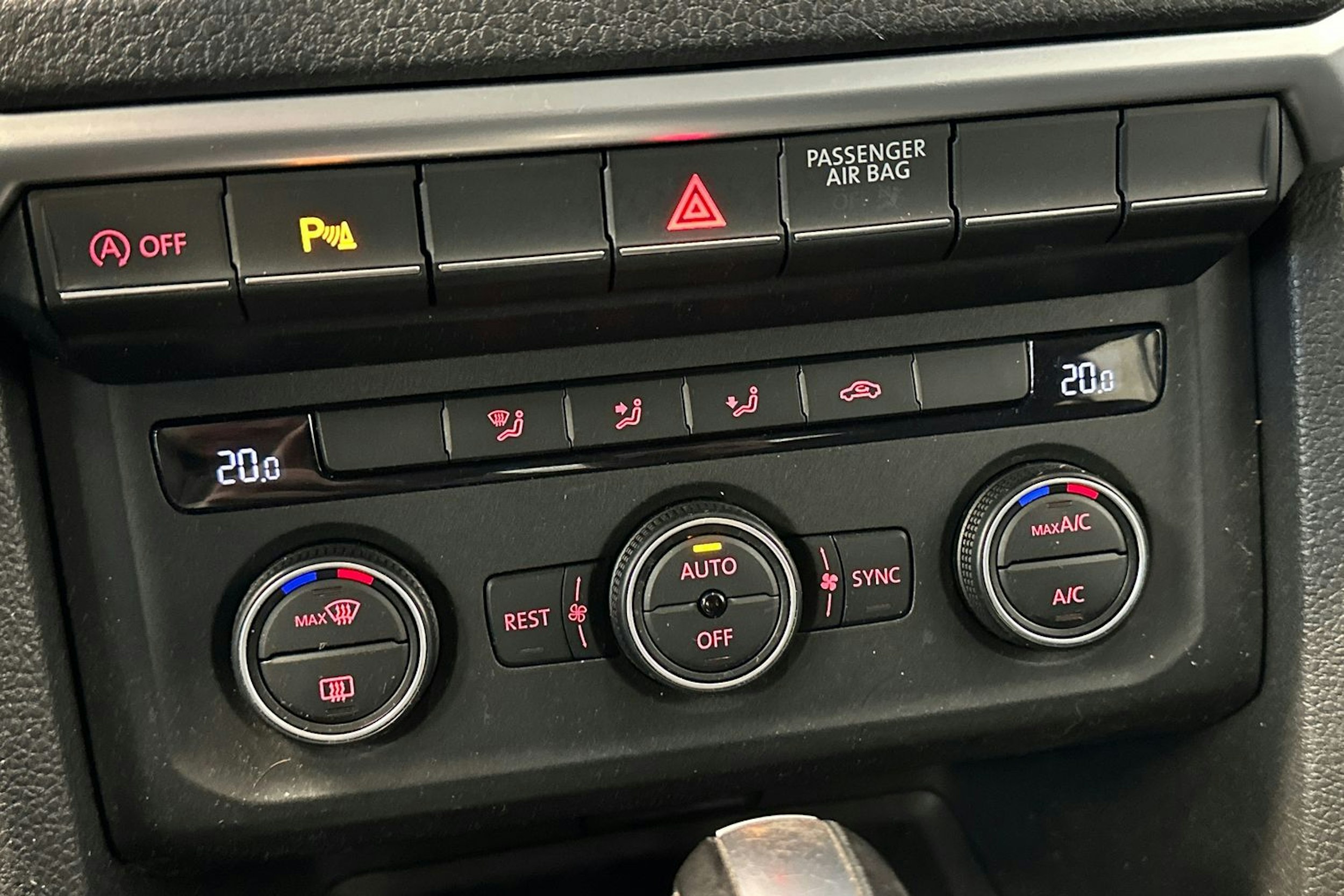 ruskea (beige) Volkswagen Amarok 2017 kuva 26.