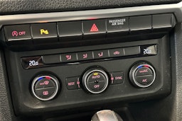 ruskea (beige) Volkswagen Amarok 2017 kuva 26.