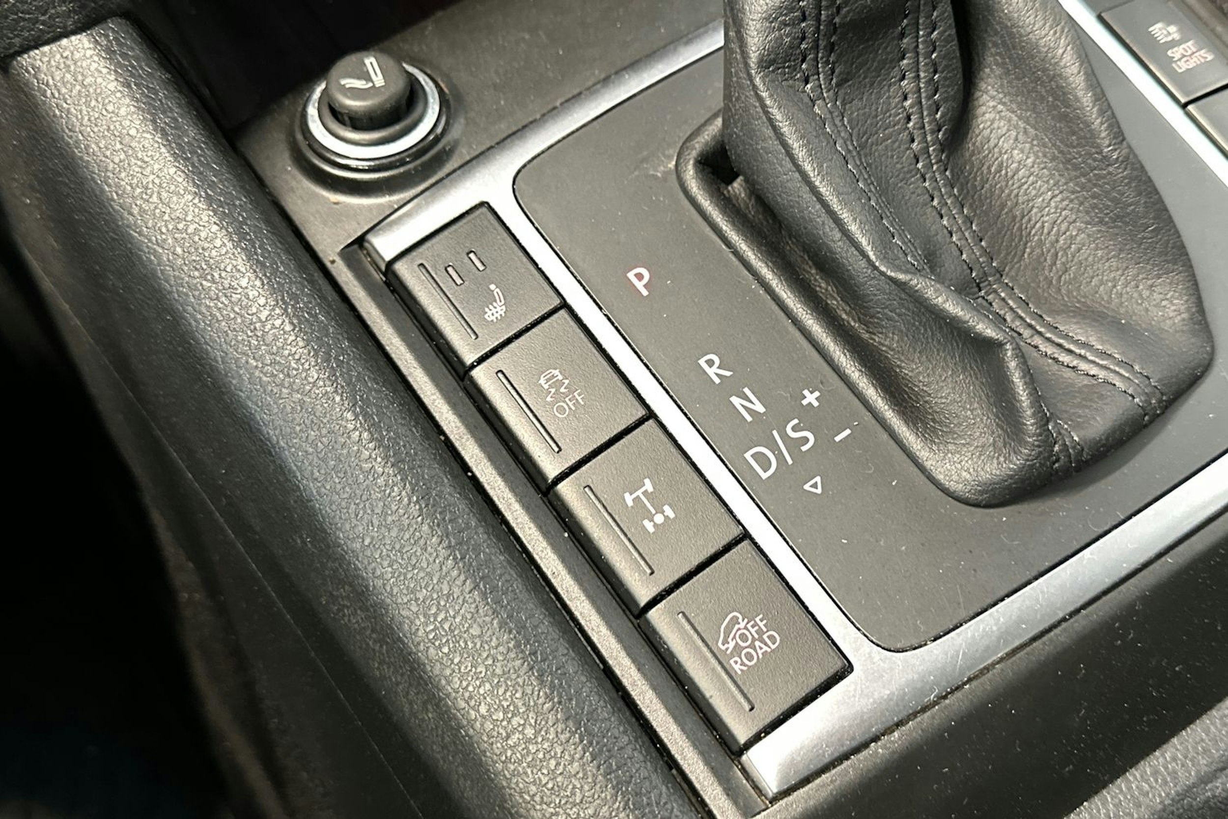 ruskea (beige) Volkswagen Amarok 2017 kuva 28.