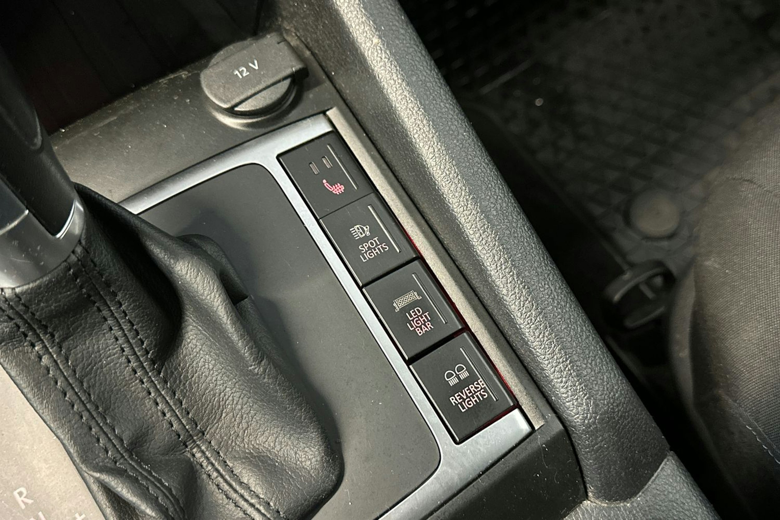 ruskea (beige) Volkswagen Amarok 2017 kuva 29.