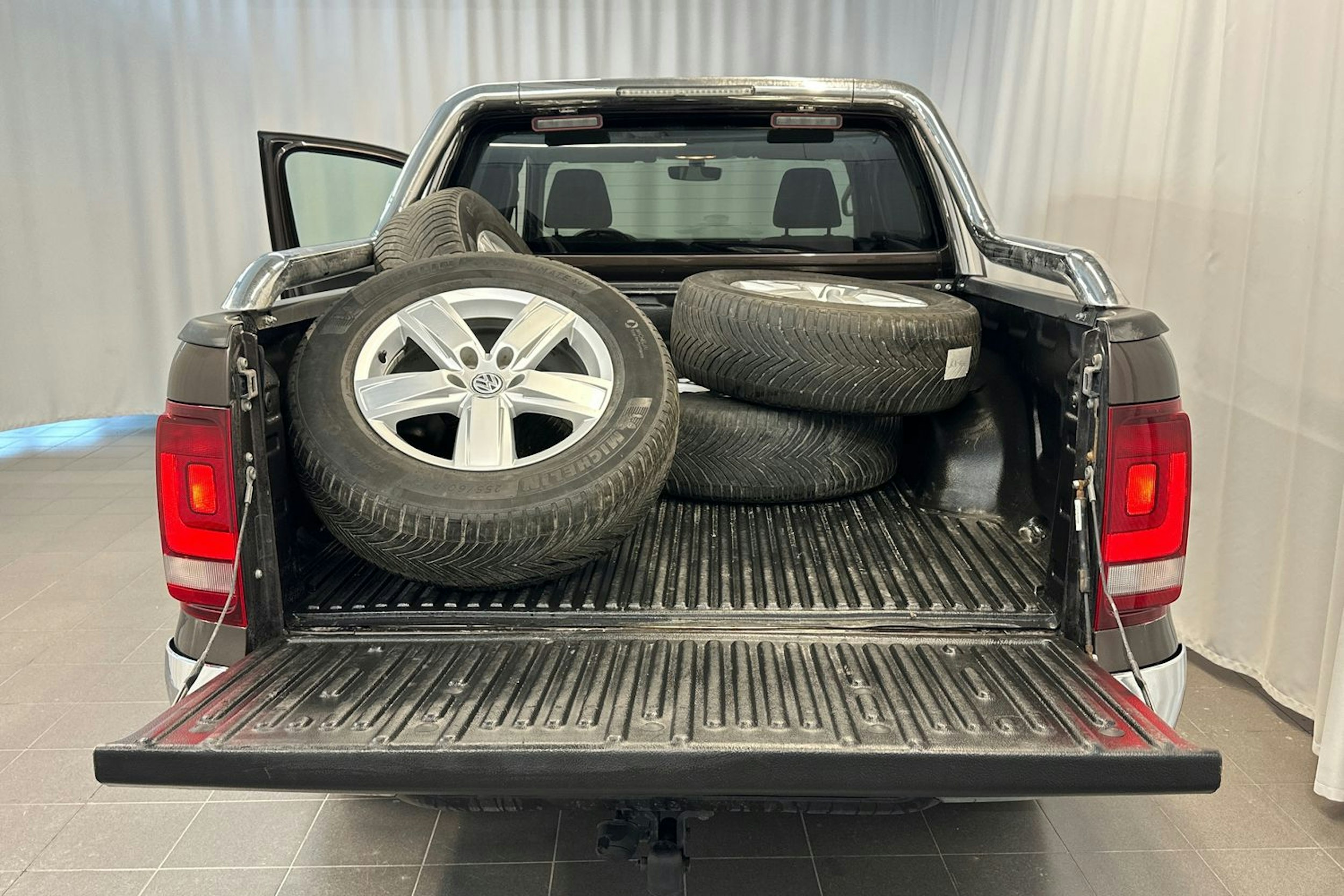 ruskea (beige) Volkswagen Amarok 2017 kuva 33.