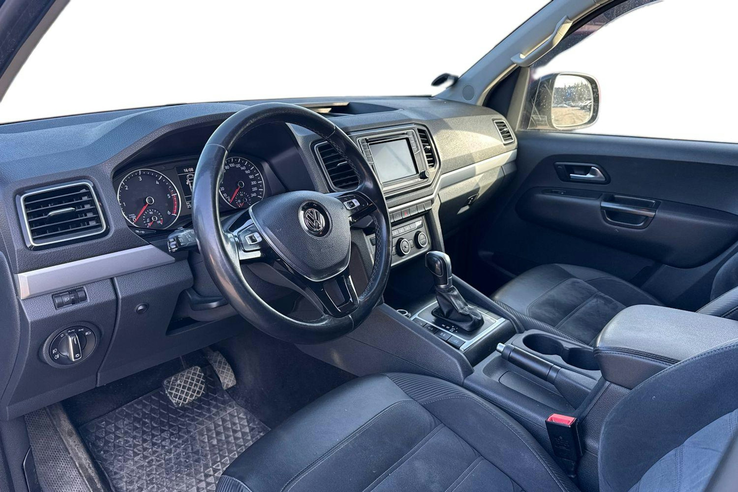 musta Volkswagen Amarok 2017 kuva 3.