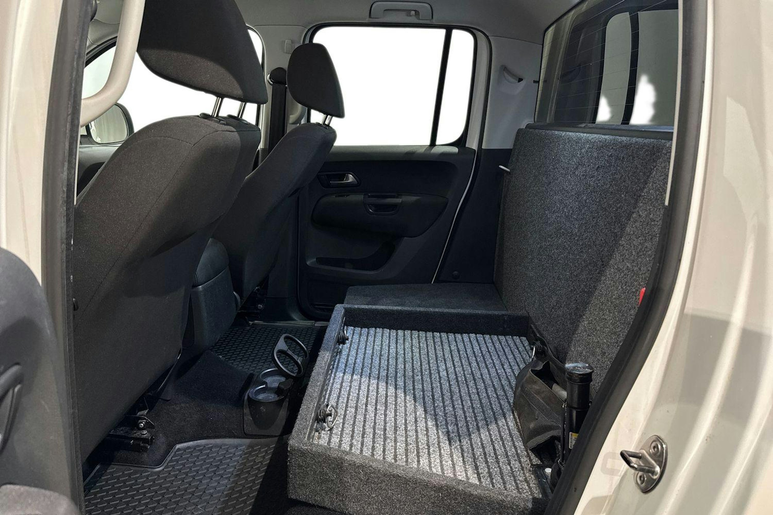 valkoinen Volkswagen Amarok 2017 kuva 10.