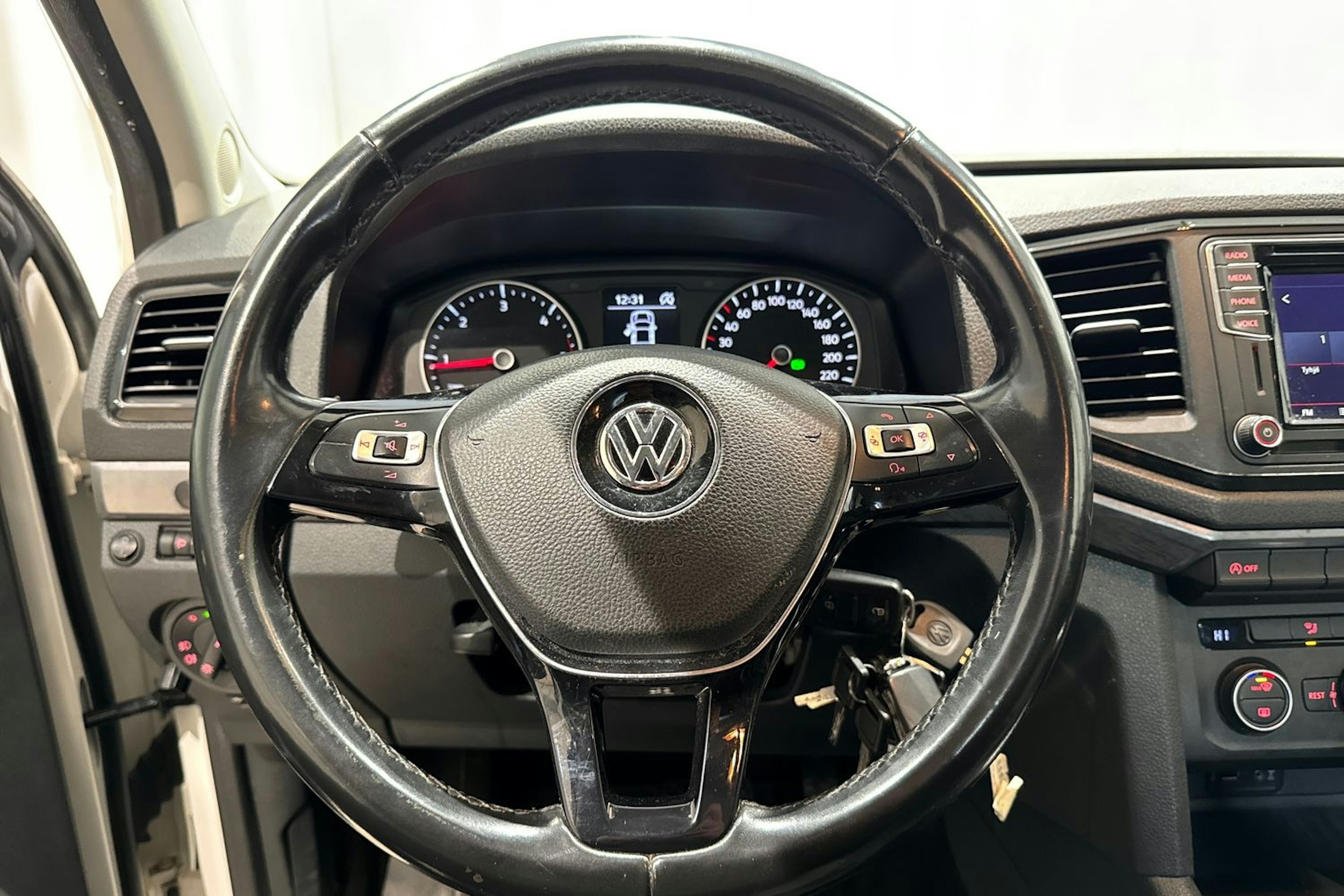 valkoinen Volkswagen Amarok 2017 kuva 17.