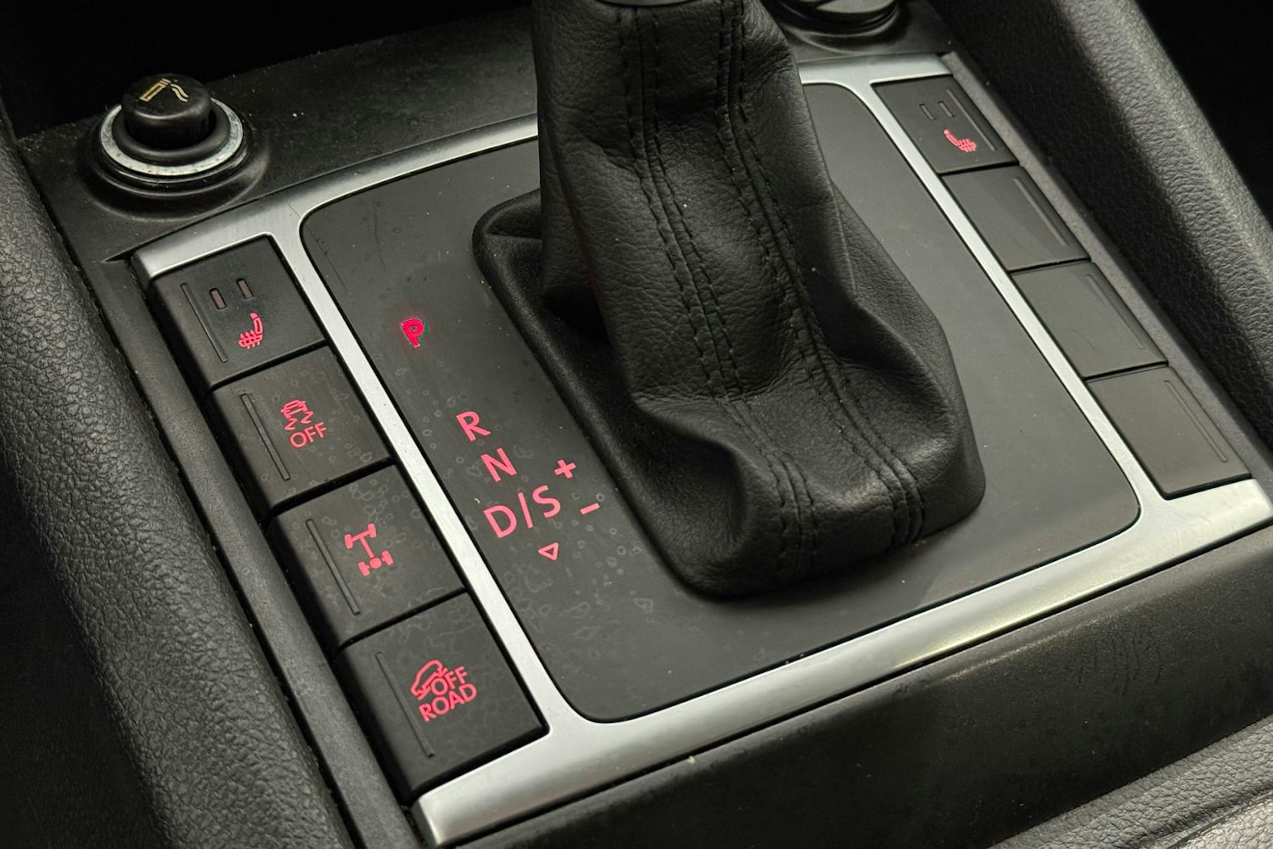 valkoinen Volkswagen Amarok 2017 kuva 22.