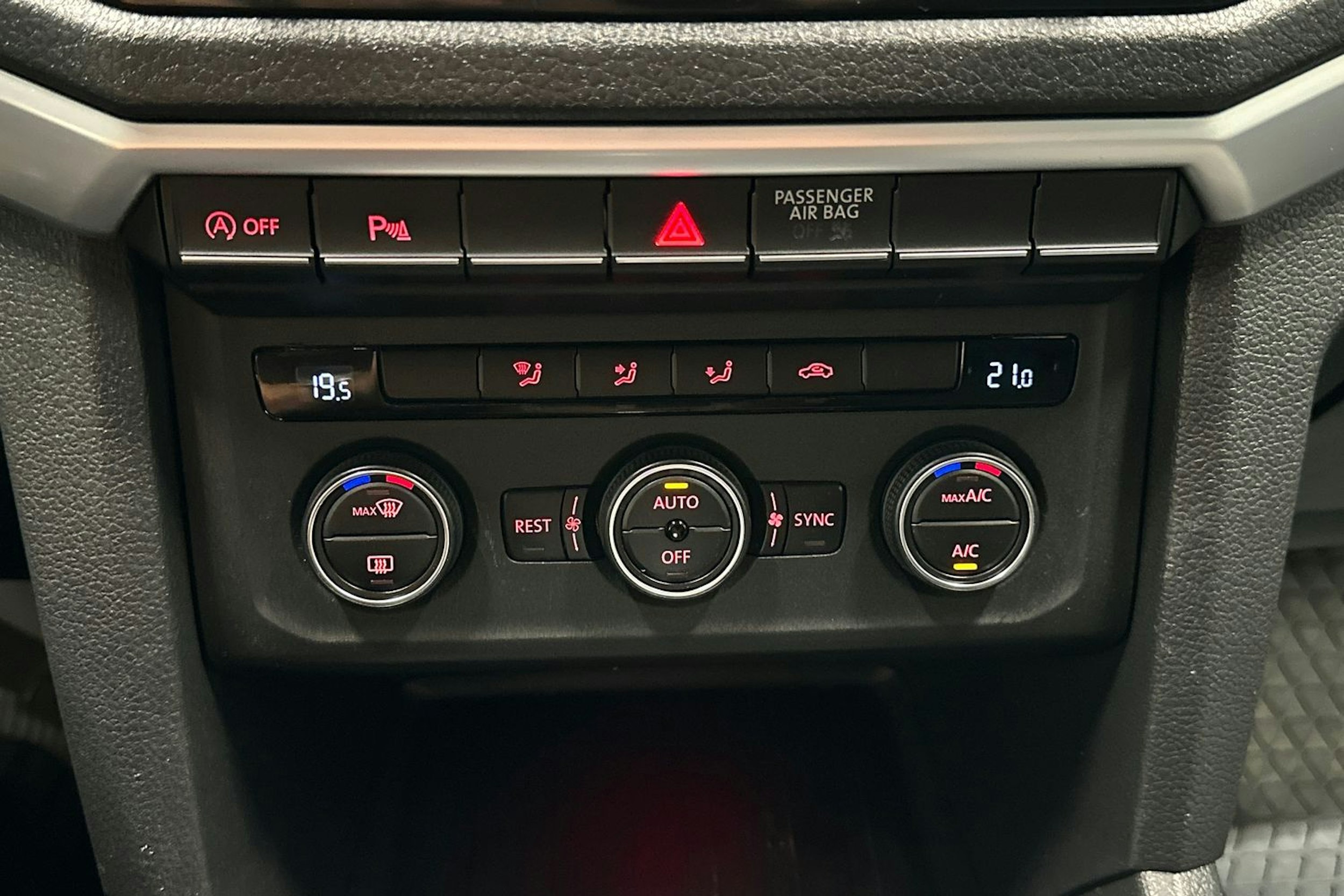 musta Volkswagen Amarok 2017 kuva 24.
