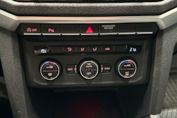 musta Volkswagen Amarok 2017 kuva 24.
