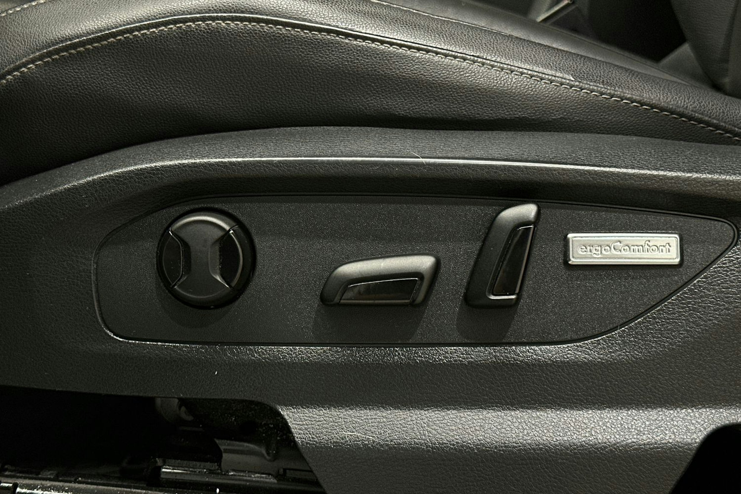 musta Volkswagen Amarok 2017 kuva 27.