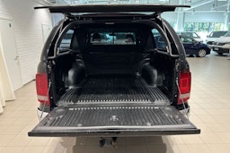musta Volkswagen Amarok 2017 kuva 30.