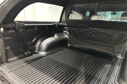 musta Volkswagen Amarok 2017 kuva 31.
