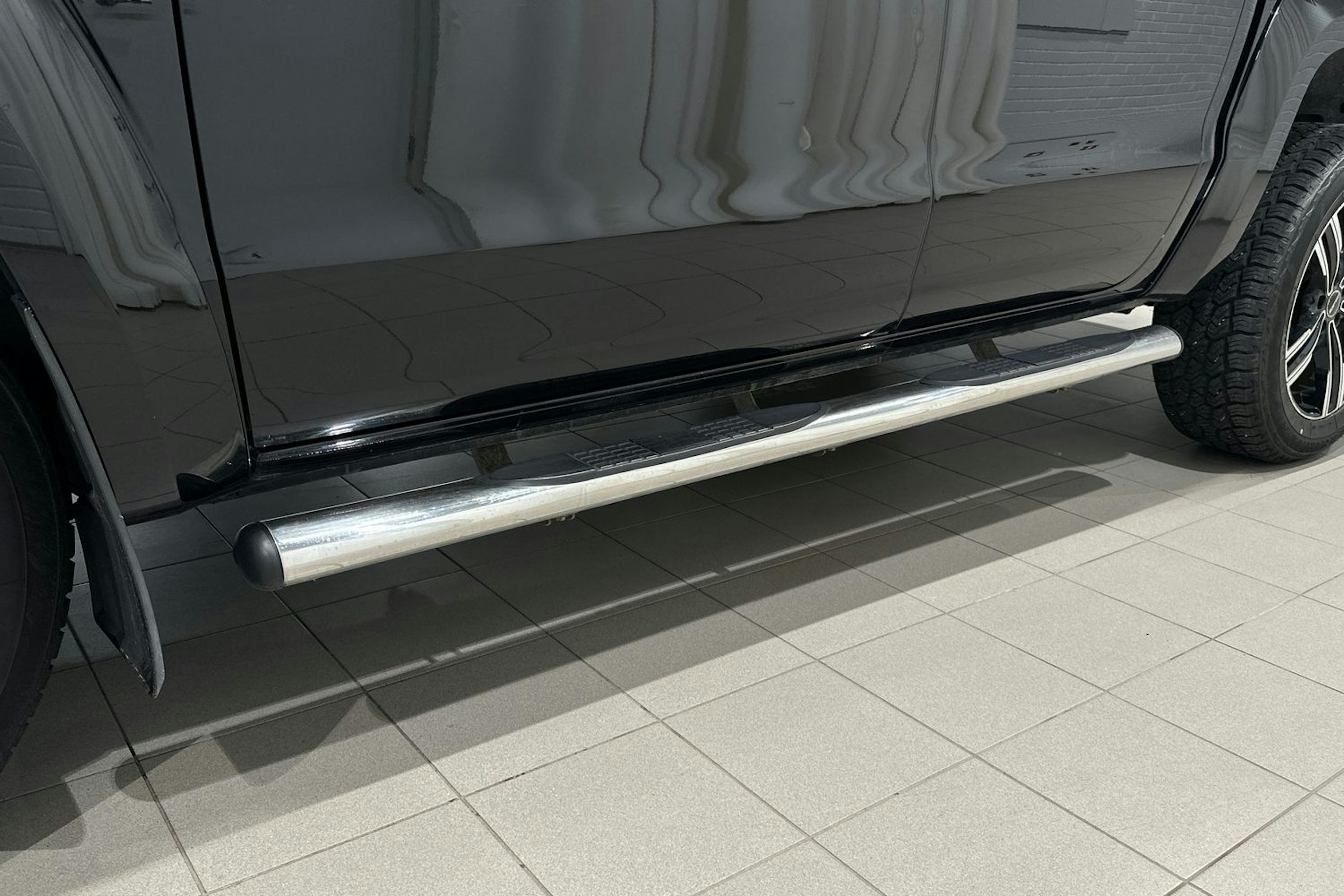 musta Volkswagen Amarok 2017 kuva 34.