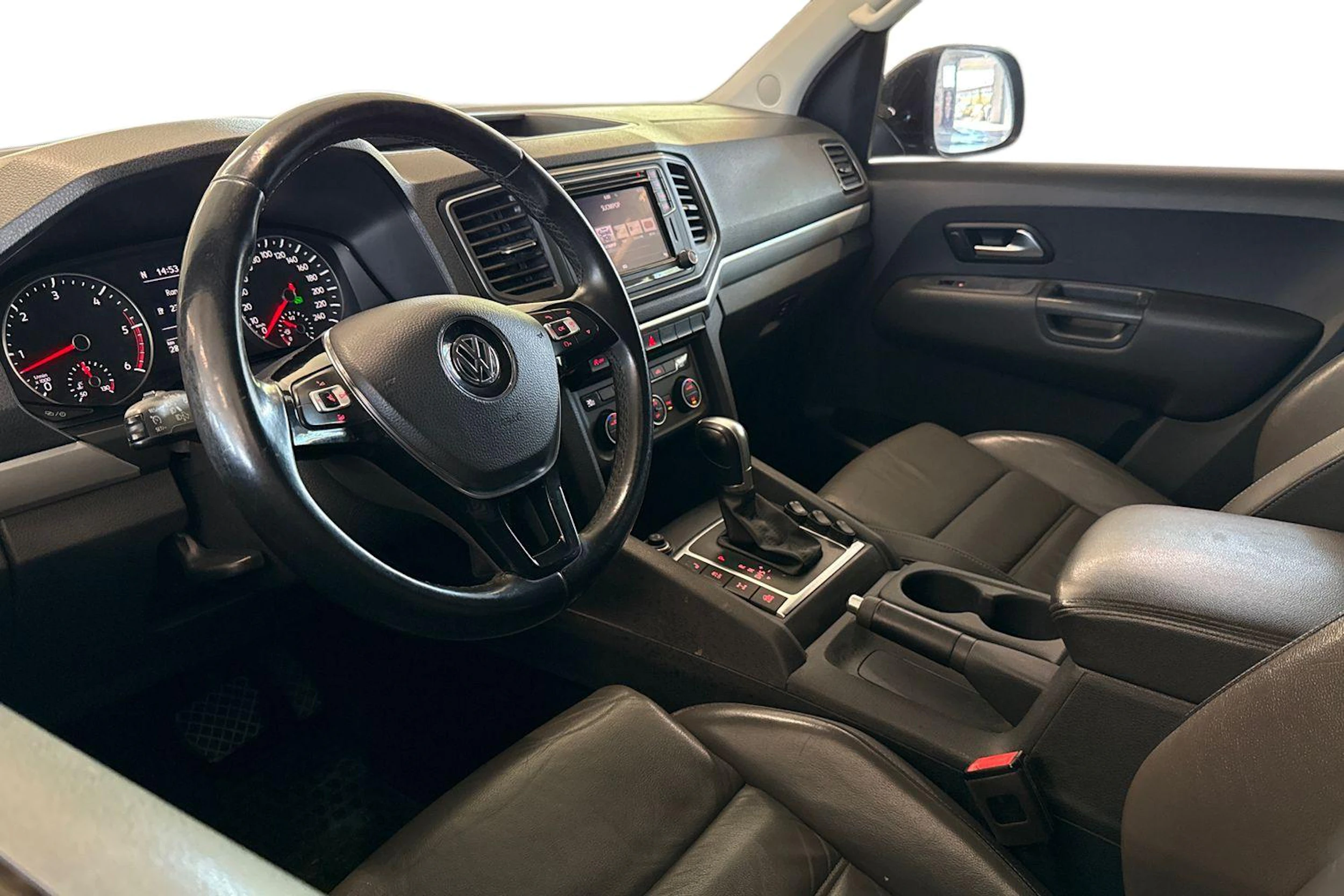 musta Volkswagen Amarok 2017 kuva 8.