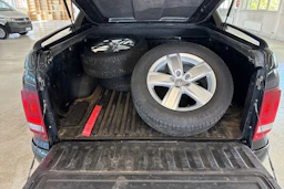 musta Volkswagen Amarok 2017 kuva 16.
