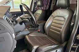 musta Volkswagen Amarok 2017 kuva 18.