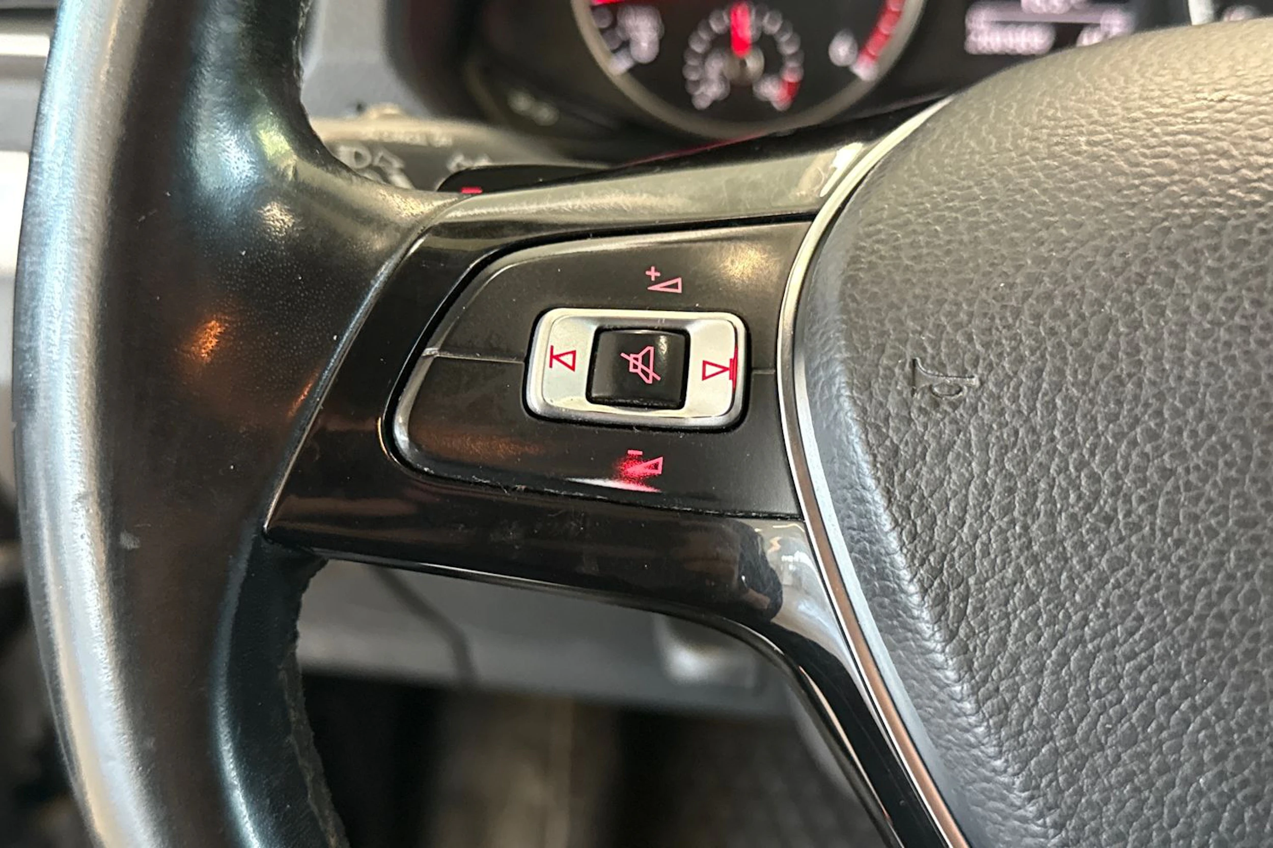 musta Volkswagen Amarok 2017 kuva 20.