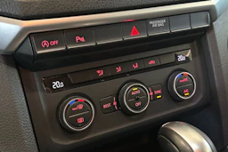 musta Volkswagen Amarok 2017 kuva 24.