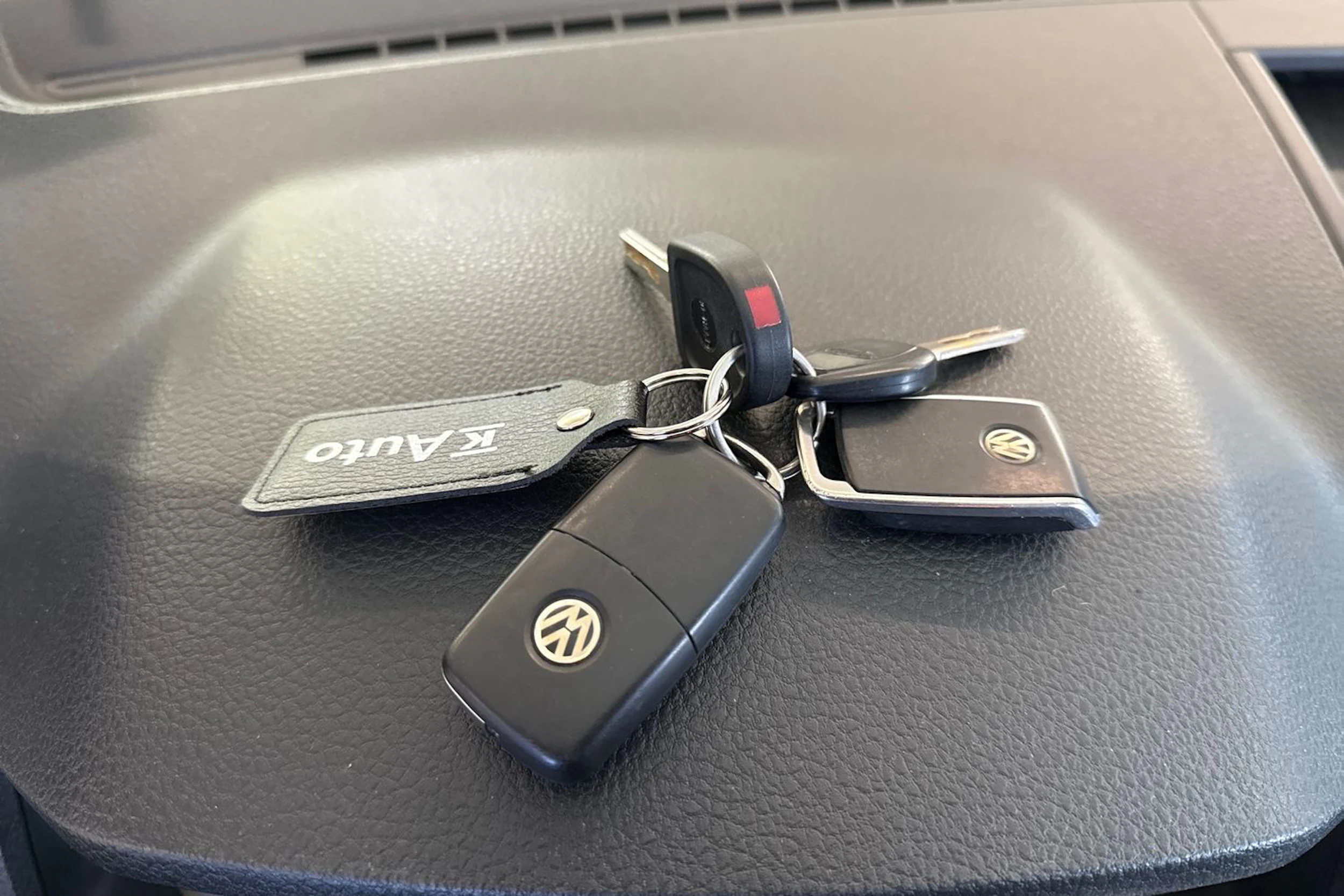 musta Volkswagen Amarok 2017 kuva 29.