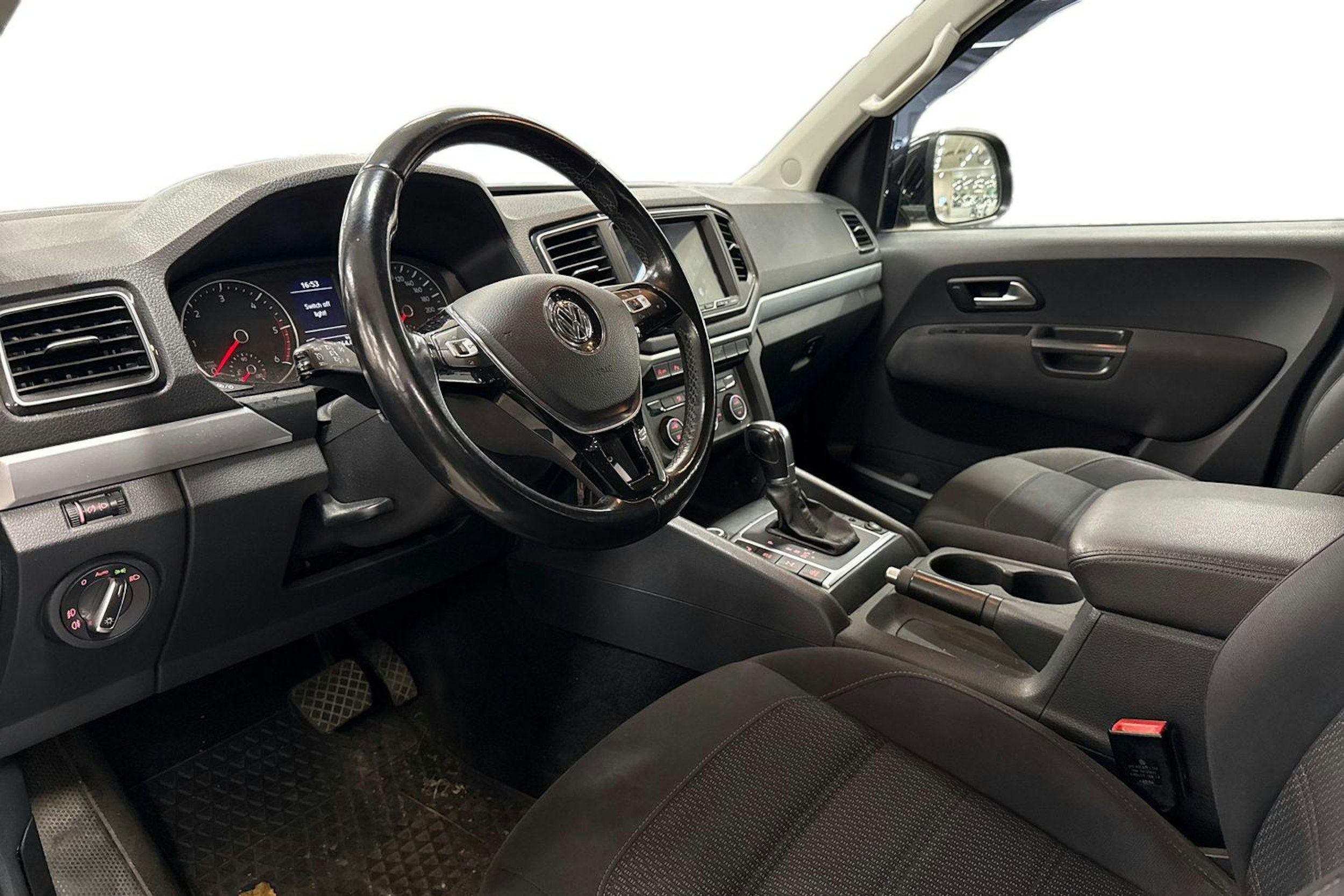 musta Volkswagen Amarok 2017 kuva 3.