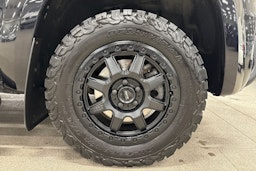 musta Volkswagen Amarok 2017 kuva 11.