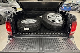musta Volkswagen Amarok 2017 kuva 14.