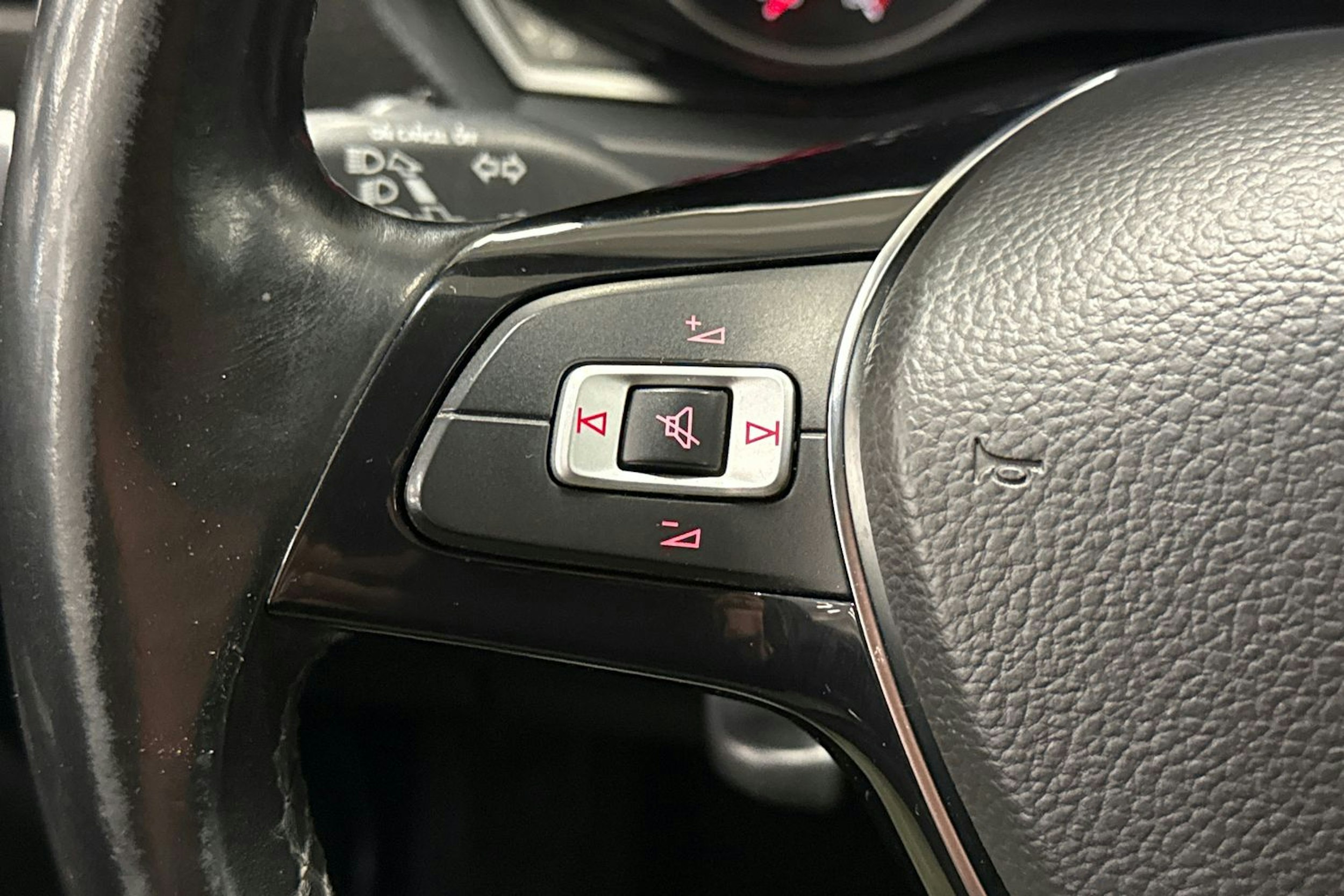 musta Volkswagen Amarok 2017 kuva 17.