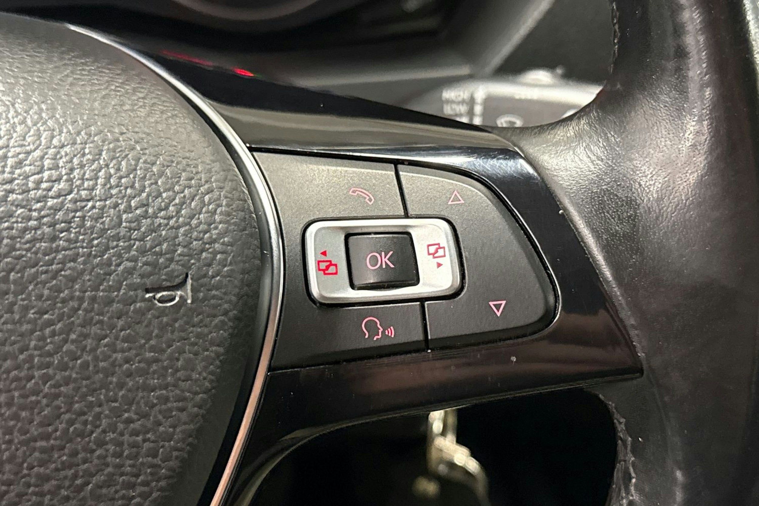 musta Volkswagen Amarok 2017 kuva 18.