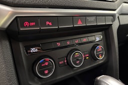musta Volkswagen Amarok 2017 kuva 22.
