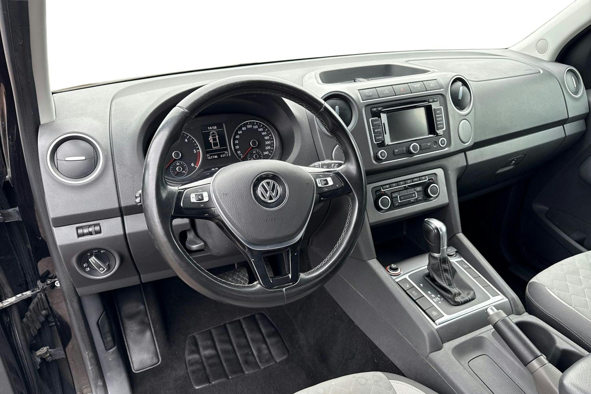 musta Volkswagen Amarok 2017 kuva 7.