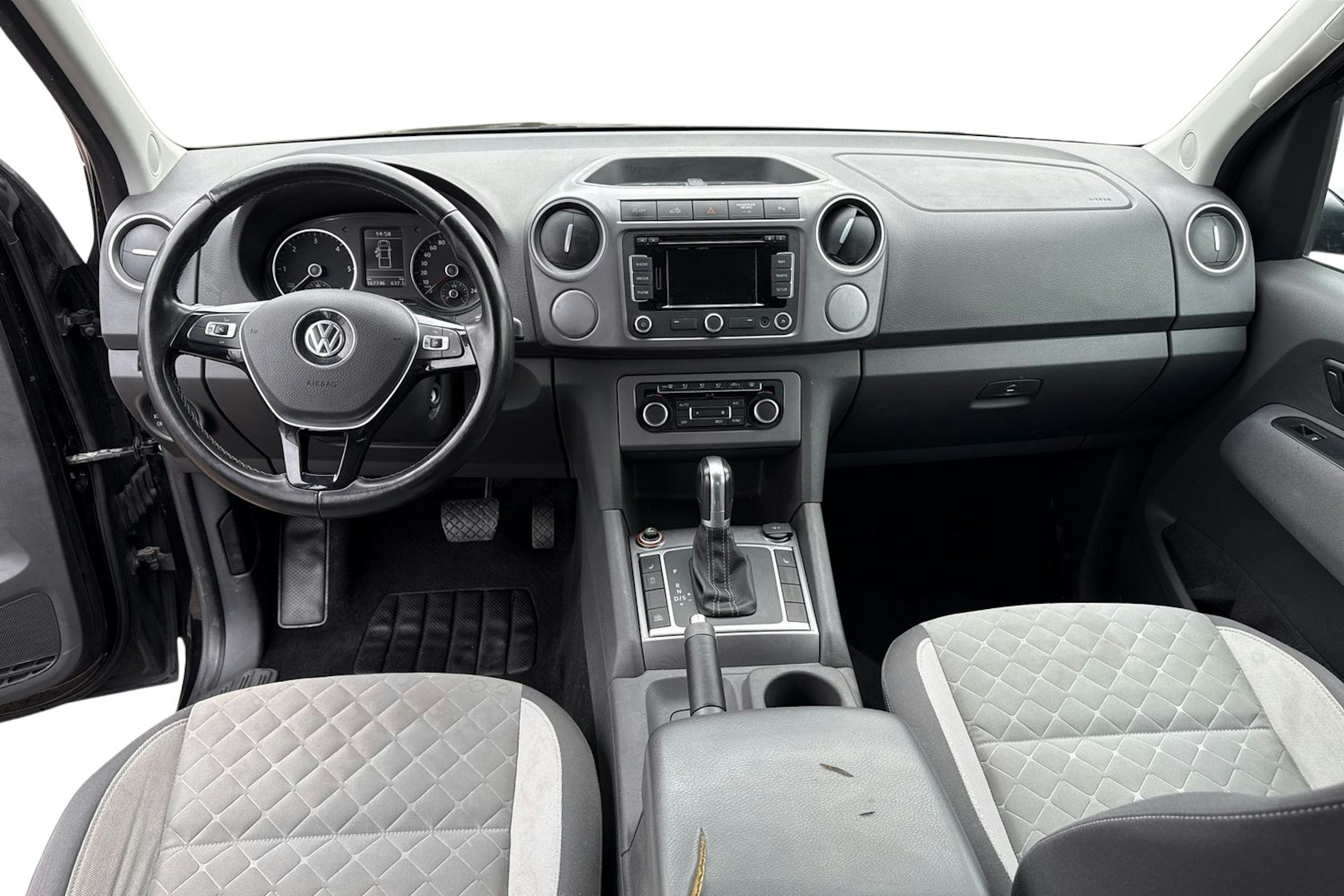 musta Volkswagen Amarok 2017 kuva 9.