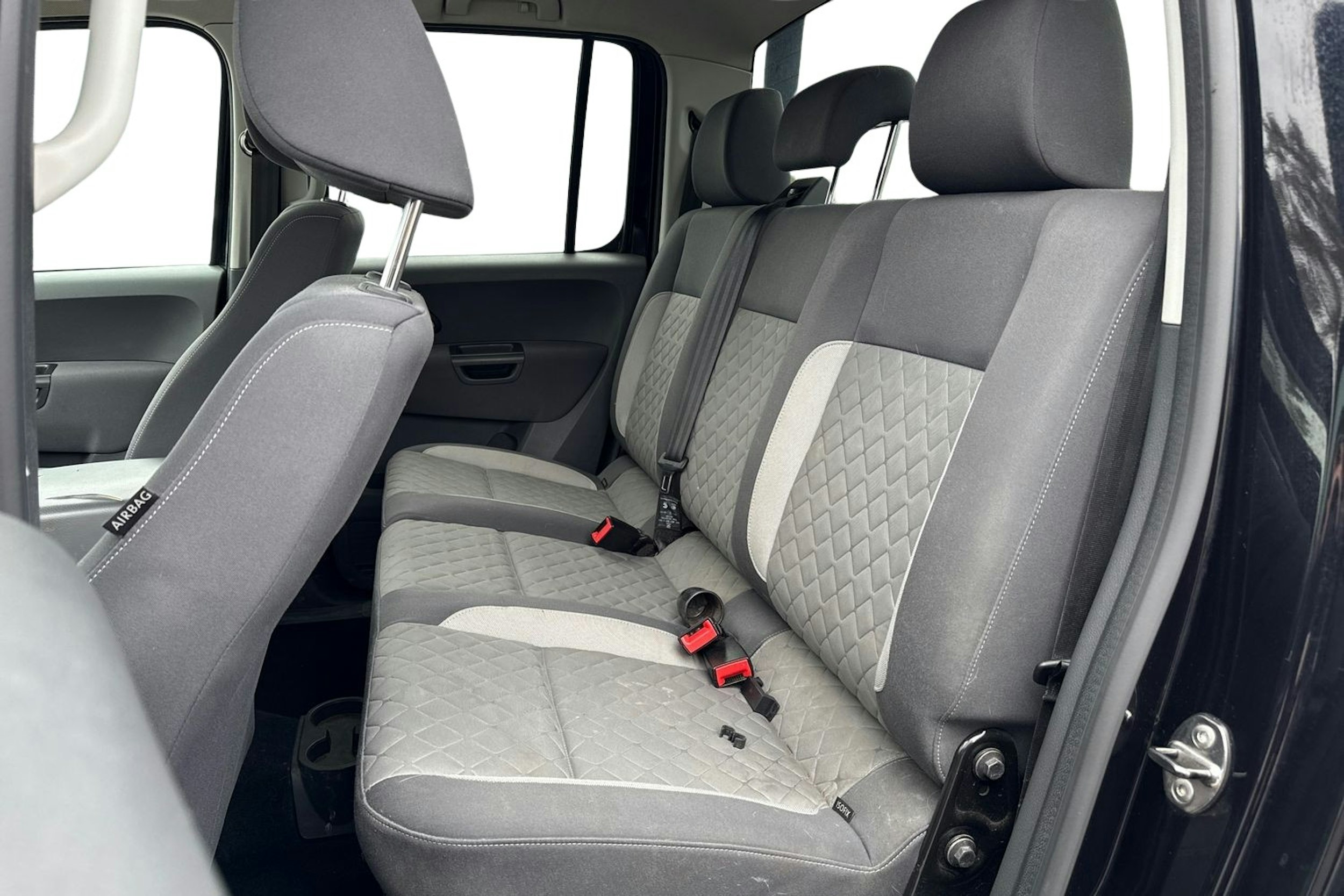 musta Volkswagen Amarok 2017 kuva 10.