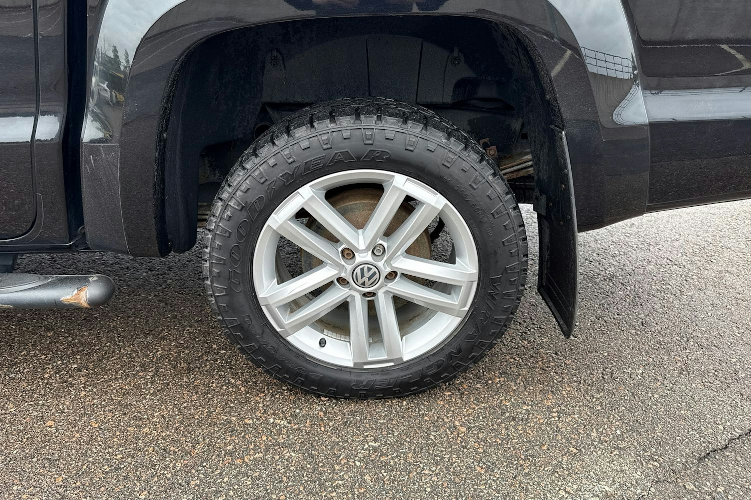 musta Volkswagen Amarok 2017 kuva 13.