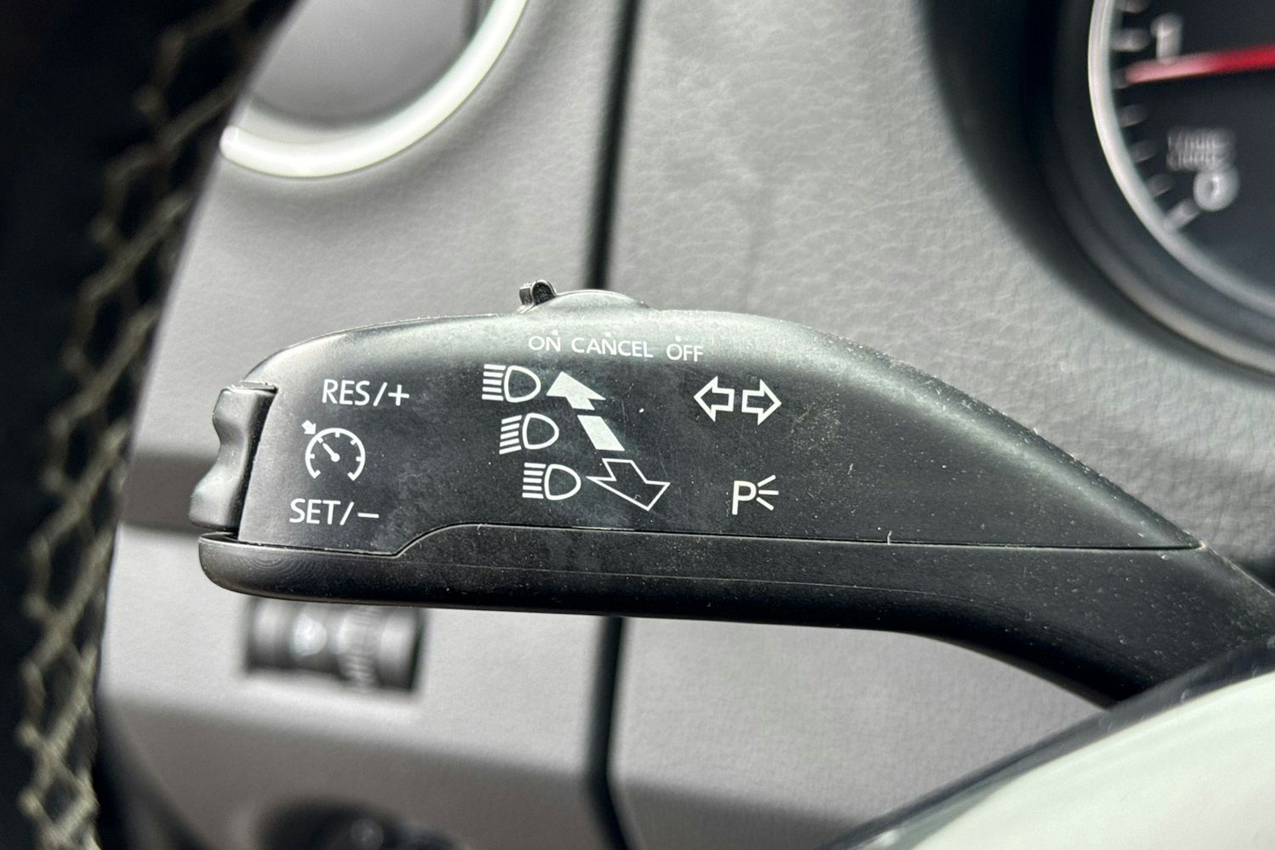 musta Volkswagen Amarok 2017 kuva 16.