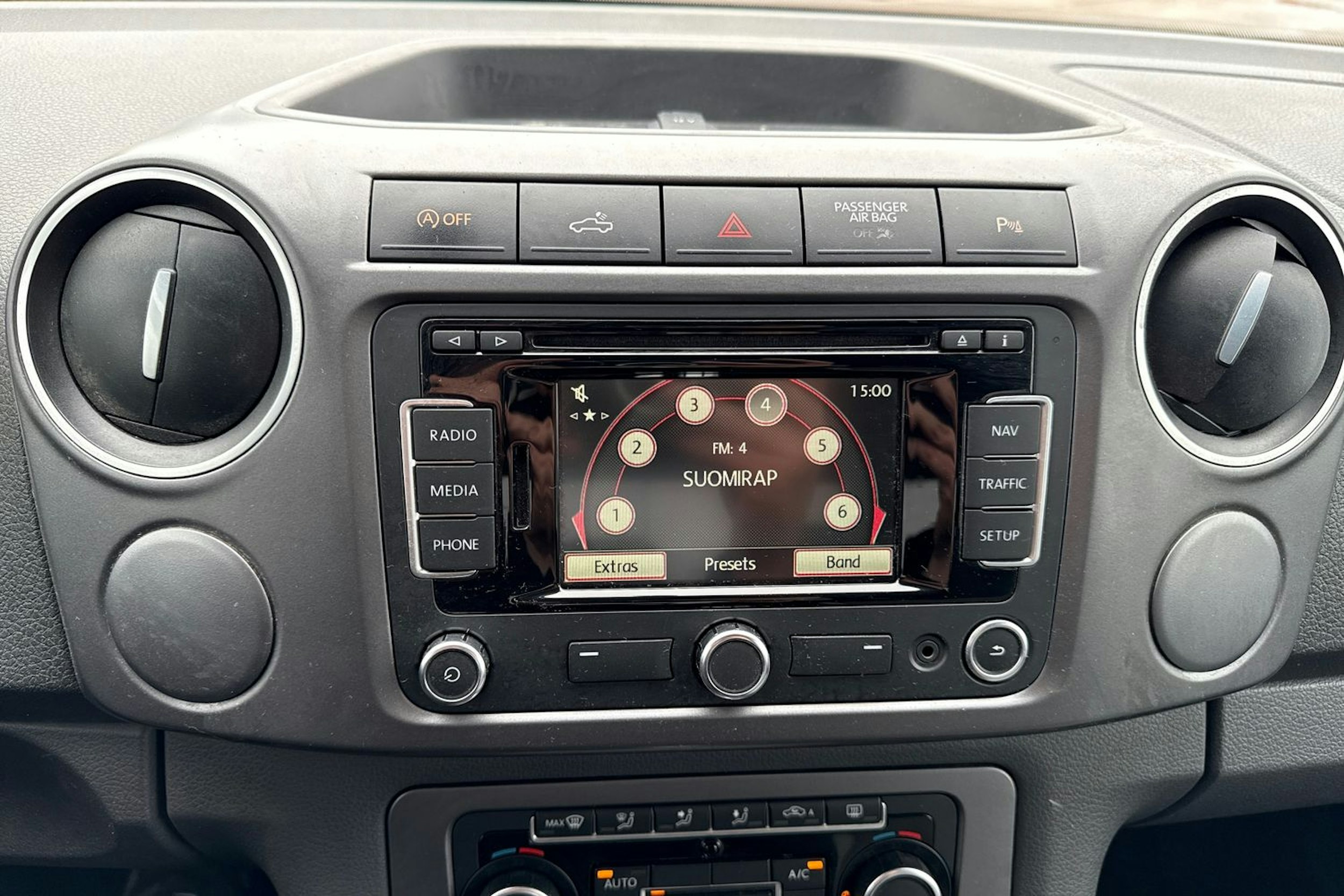 musta Volkswagen Amarok 2017 kuva 19.