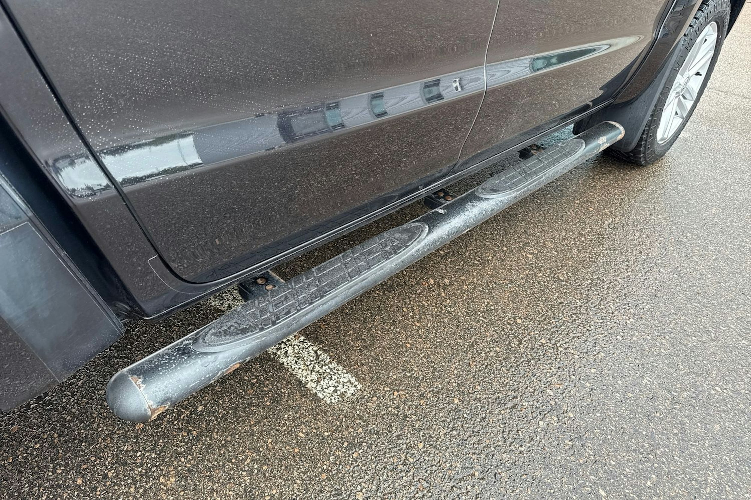 musta Volkswagen Amarok 2017 kuva 23.