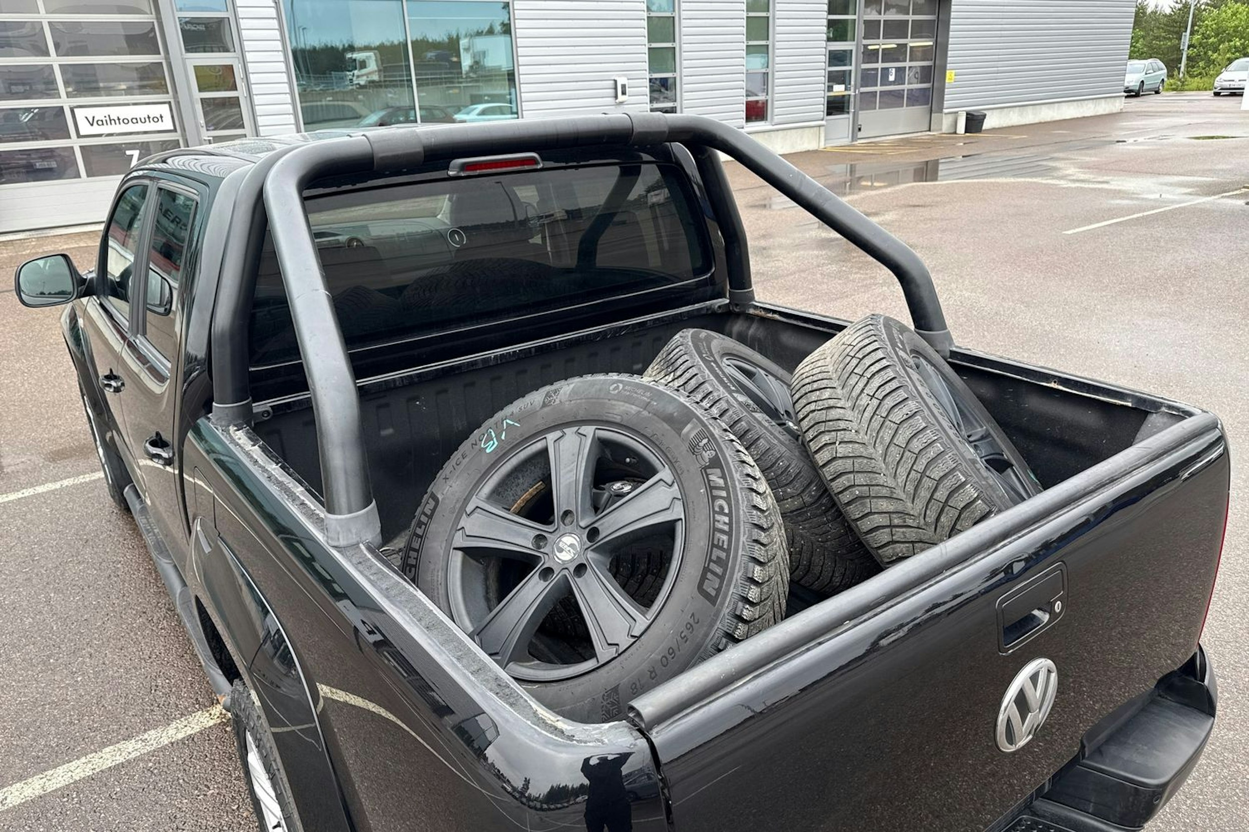 musta Volkswagen Amarok 2017 kuva 24.