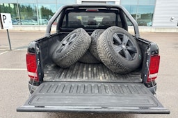 musta Volkswagen Amarok 2017 kuva 25.