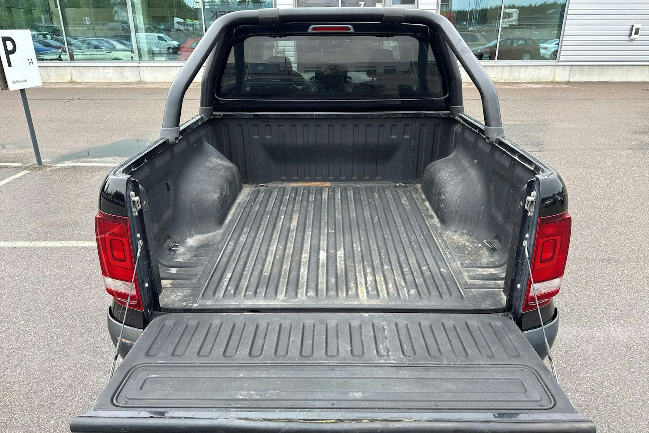 musta Volkswagen Amarok 2017 kuva 28.
