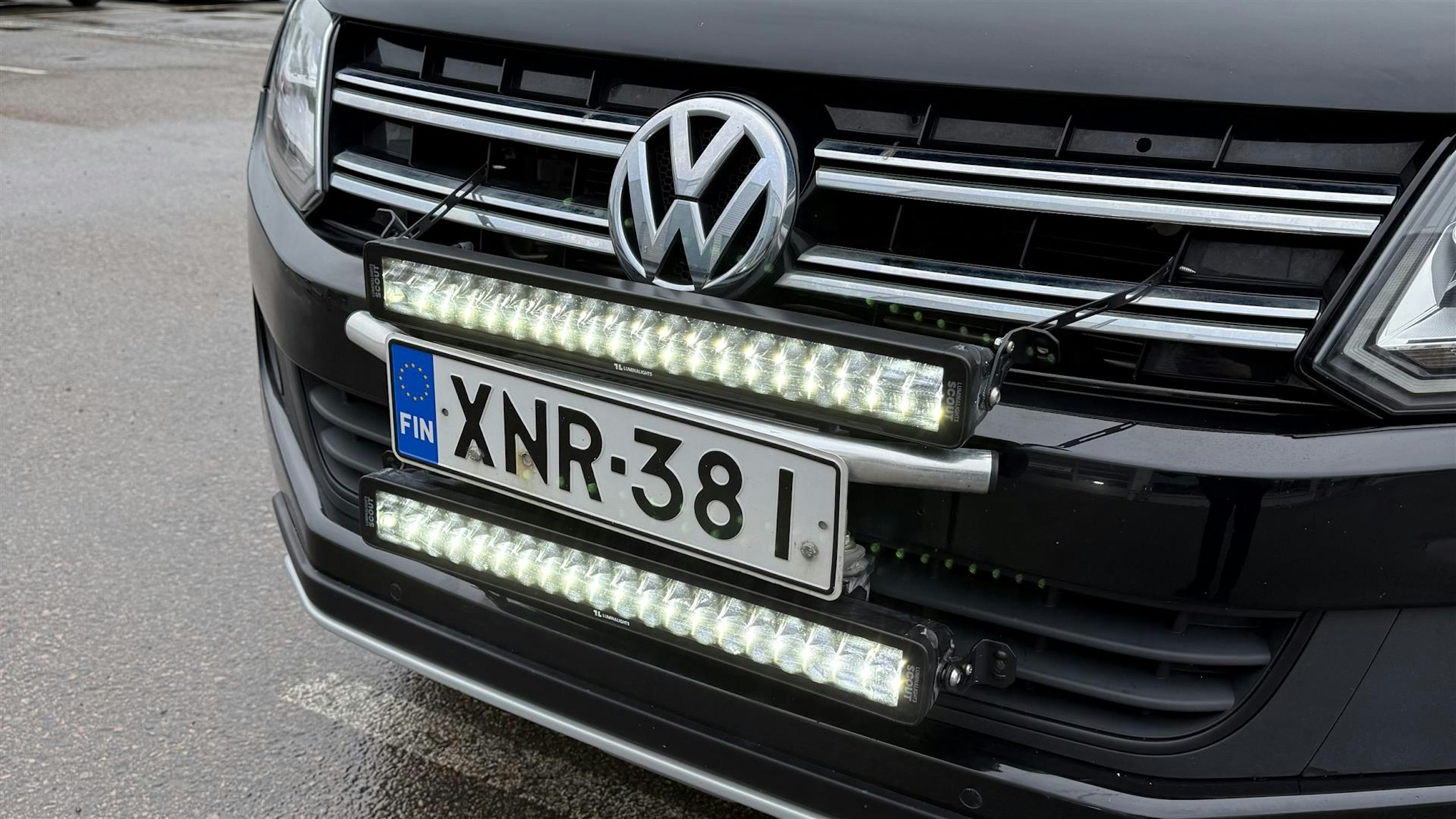 musta Volkswagen Amarok 2017 kuva 31.
