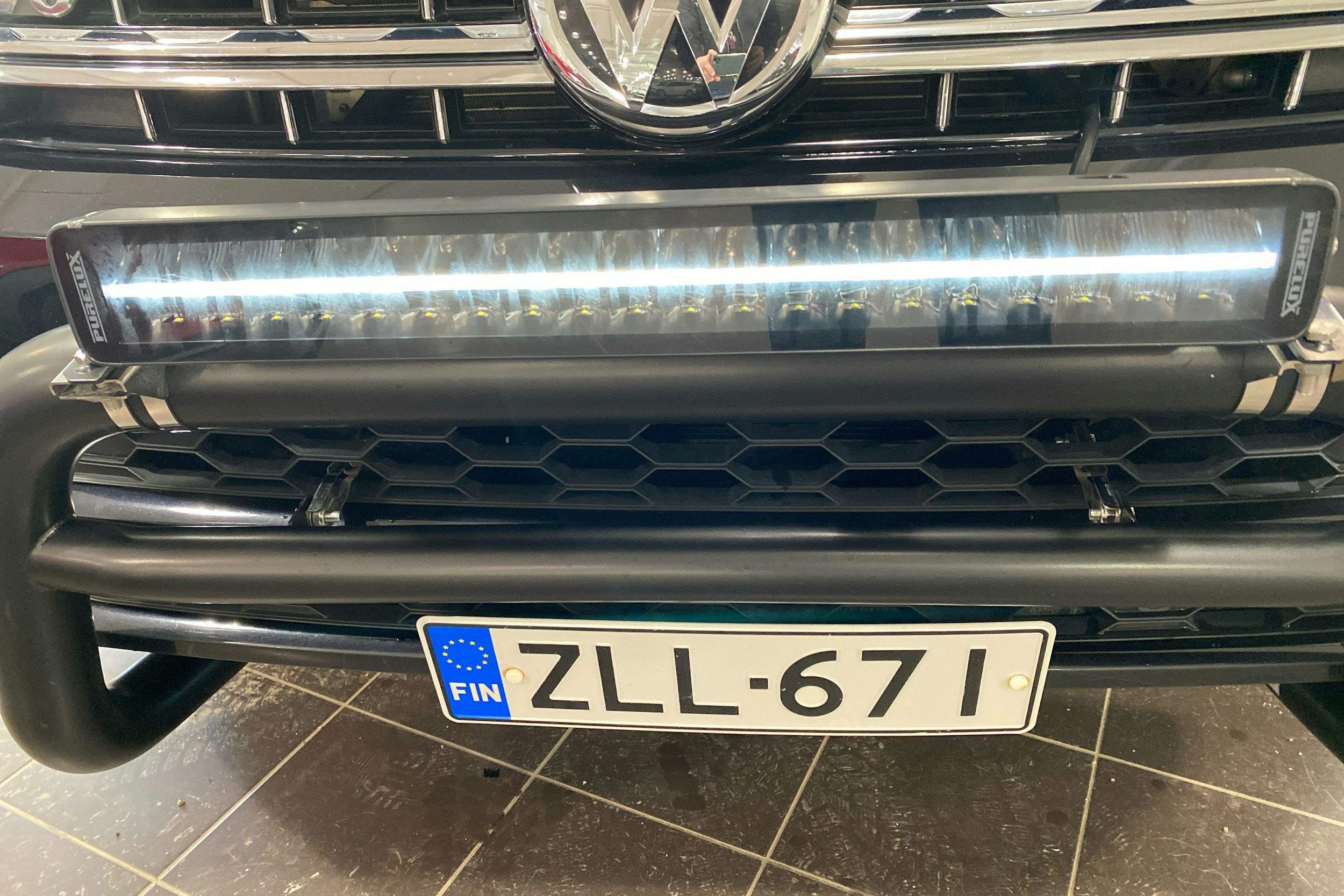 Musta Volkswagen Amarok 2017 kuva 15.