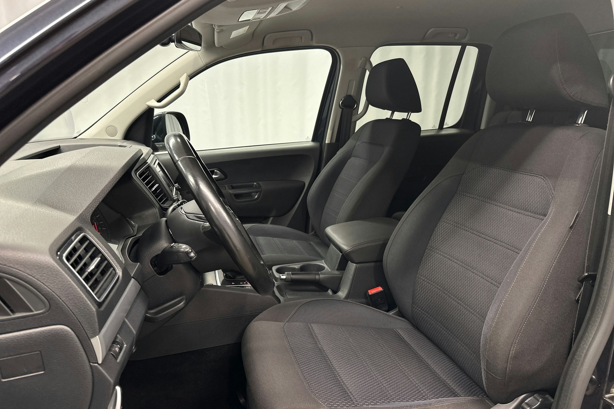 sininen Volkswagen Amarok 2018 kuva 12.