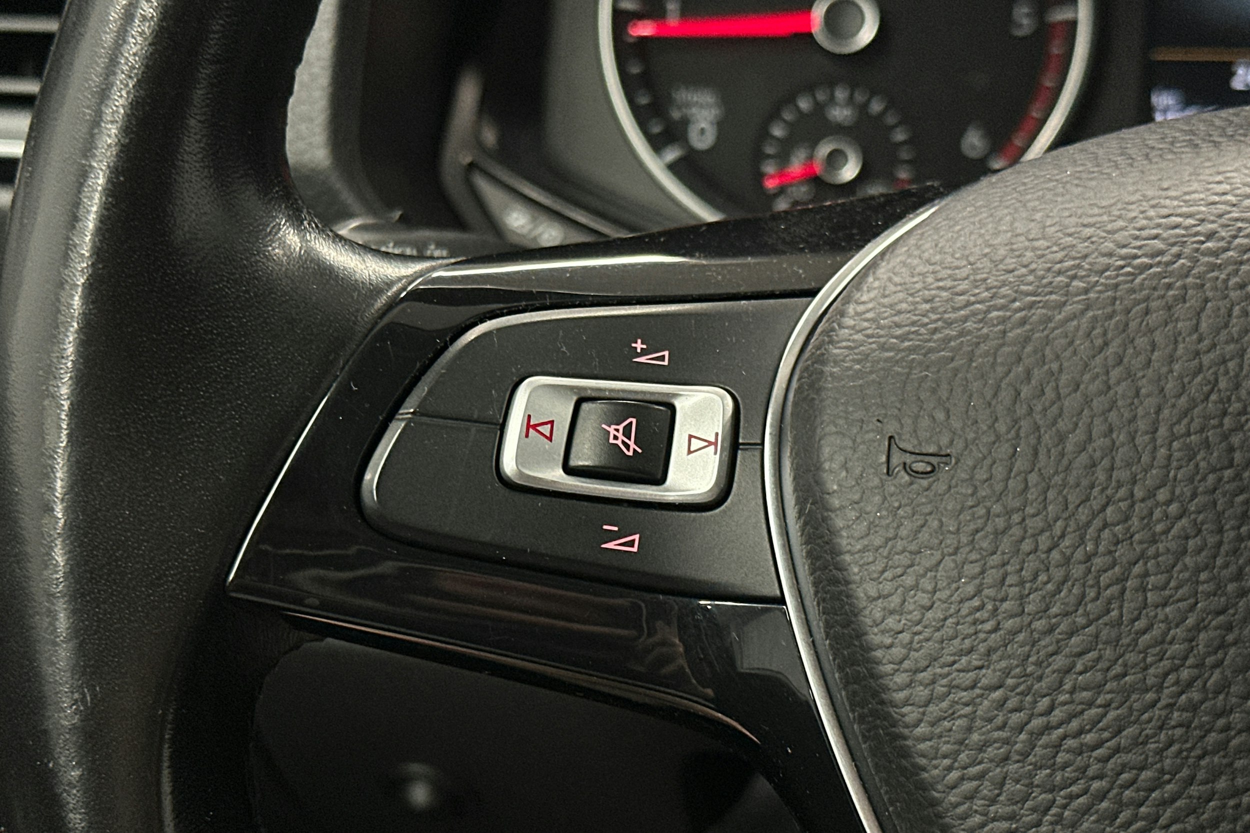 sininen Volkswagen Amarok 2018 kuva 14.