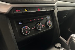 sininen Volkswagen Amarok 2018 kuva 19.