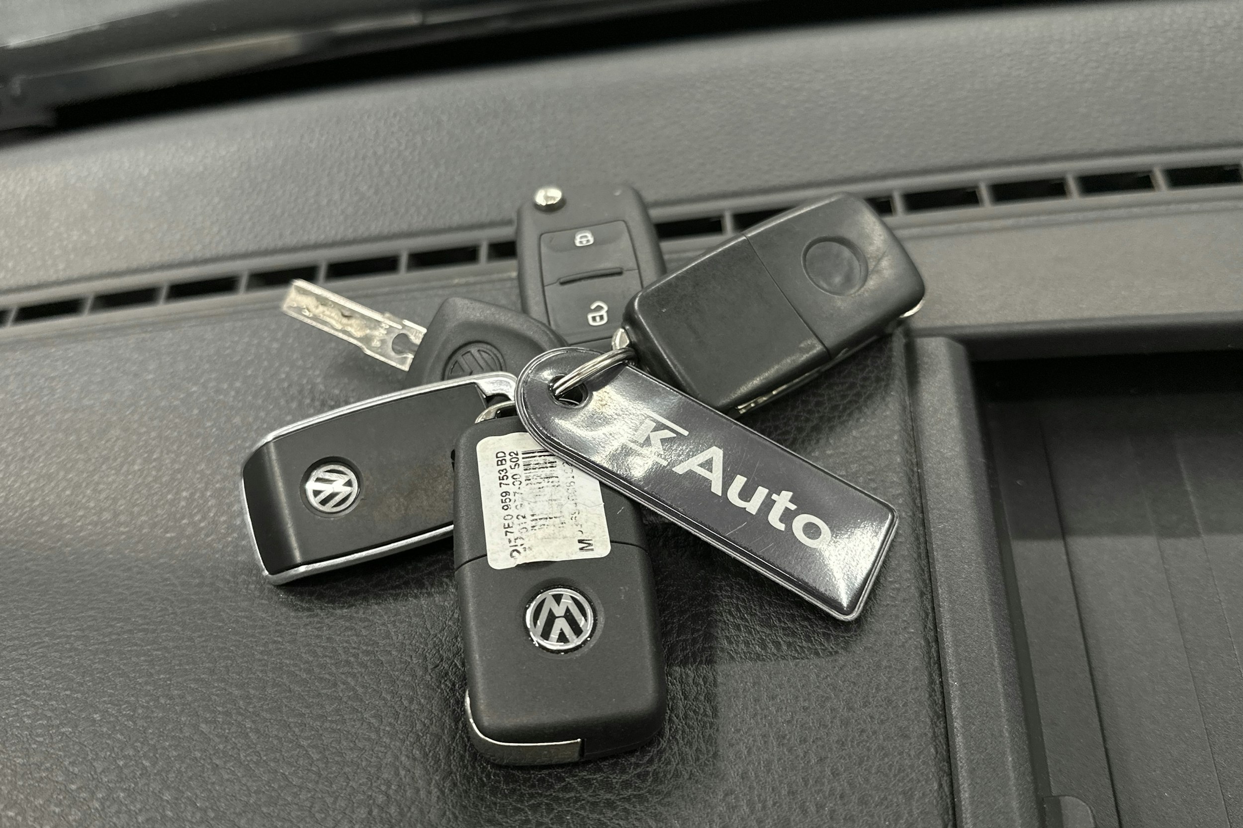 sininen Volkswagen Amarok 2018 kuva 22.