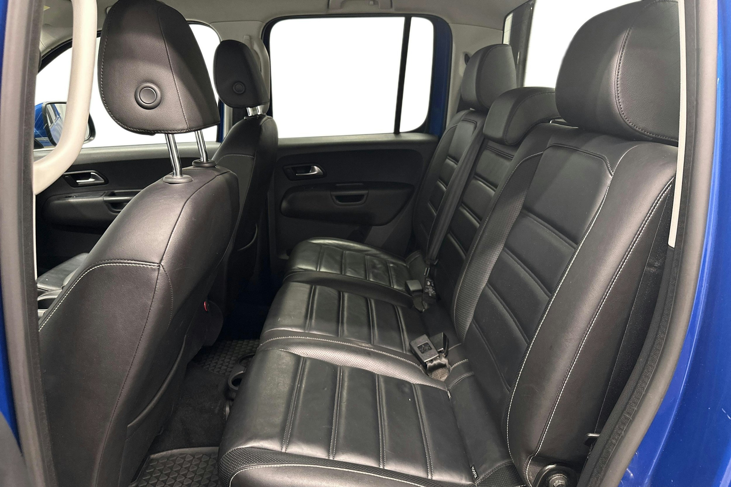 sininen Volkswagen Amarok 2018 kuva 8.
