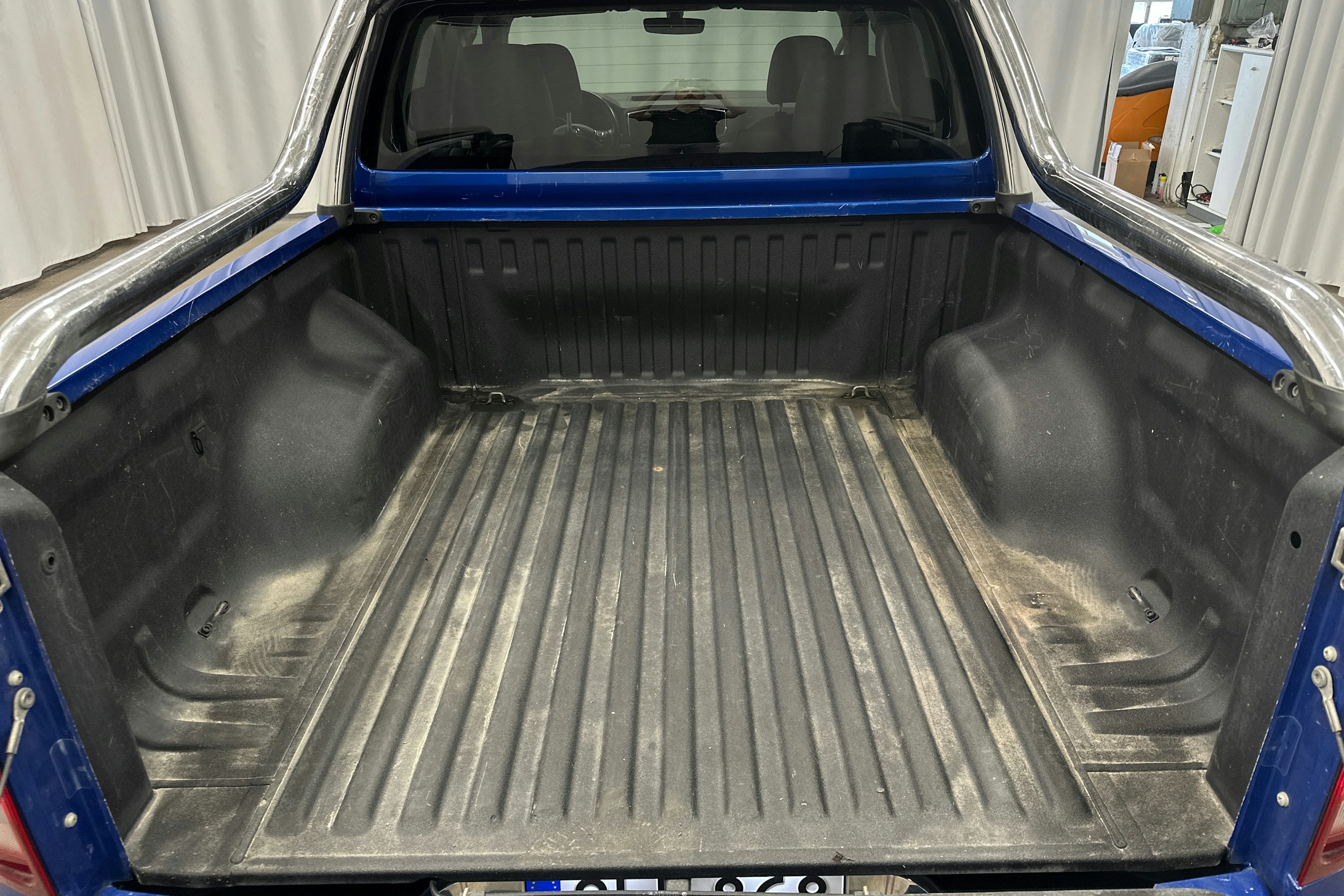 sininen Volkswagen Amarok 2018 kuva 10.