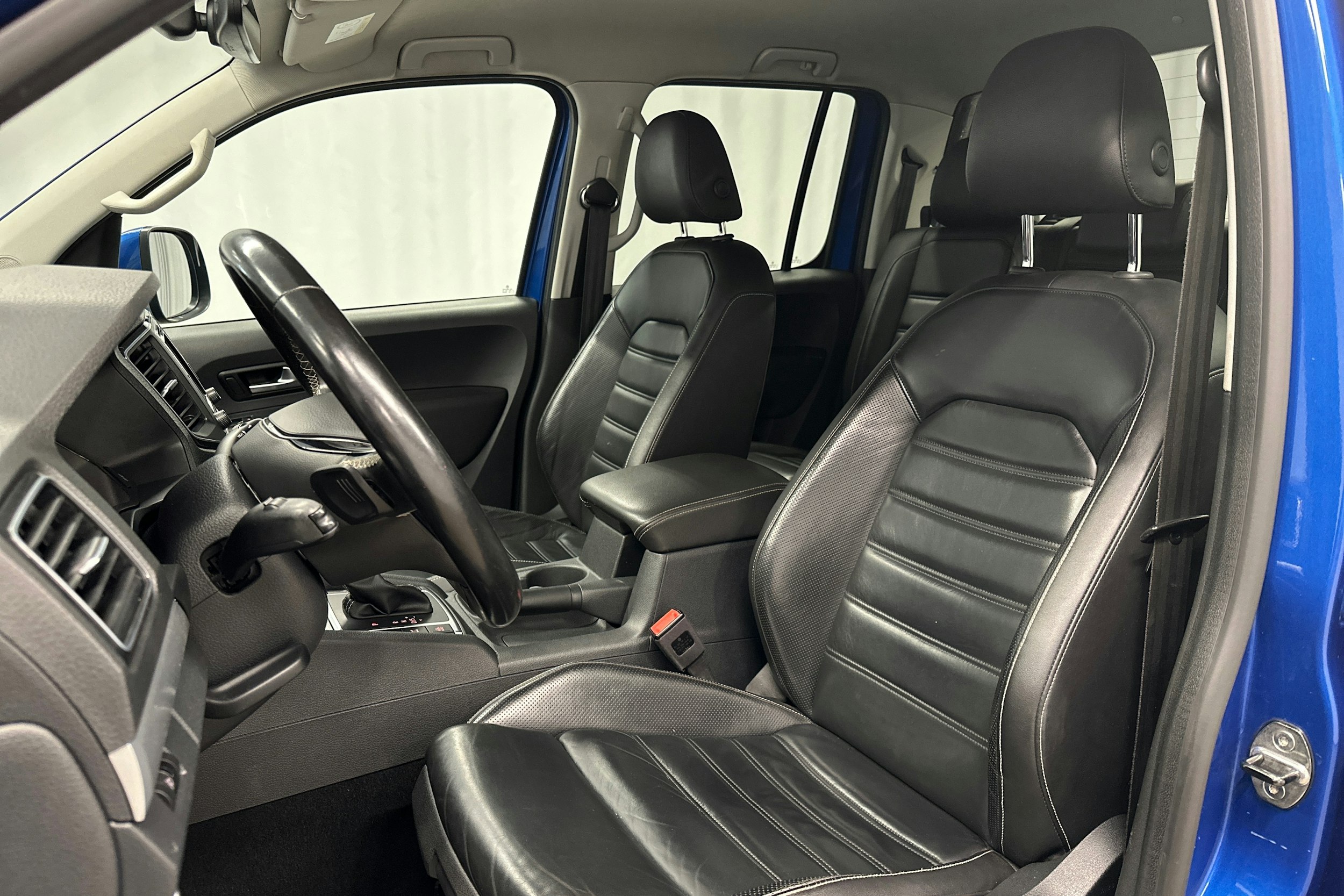 sininen Volkswagen Amarok 2018 kuva 11.