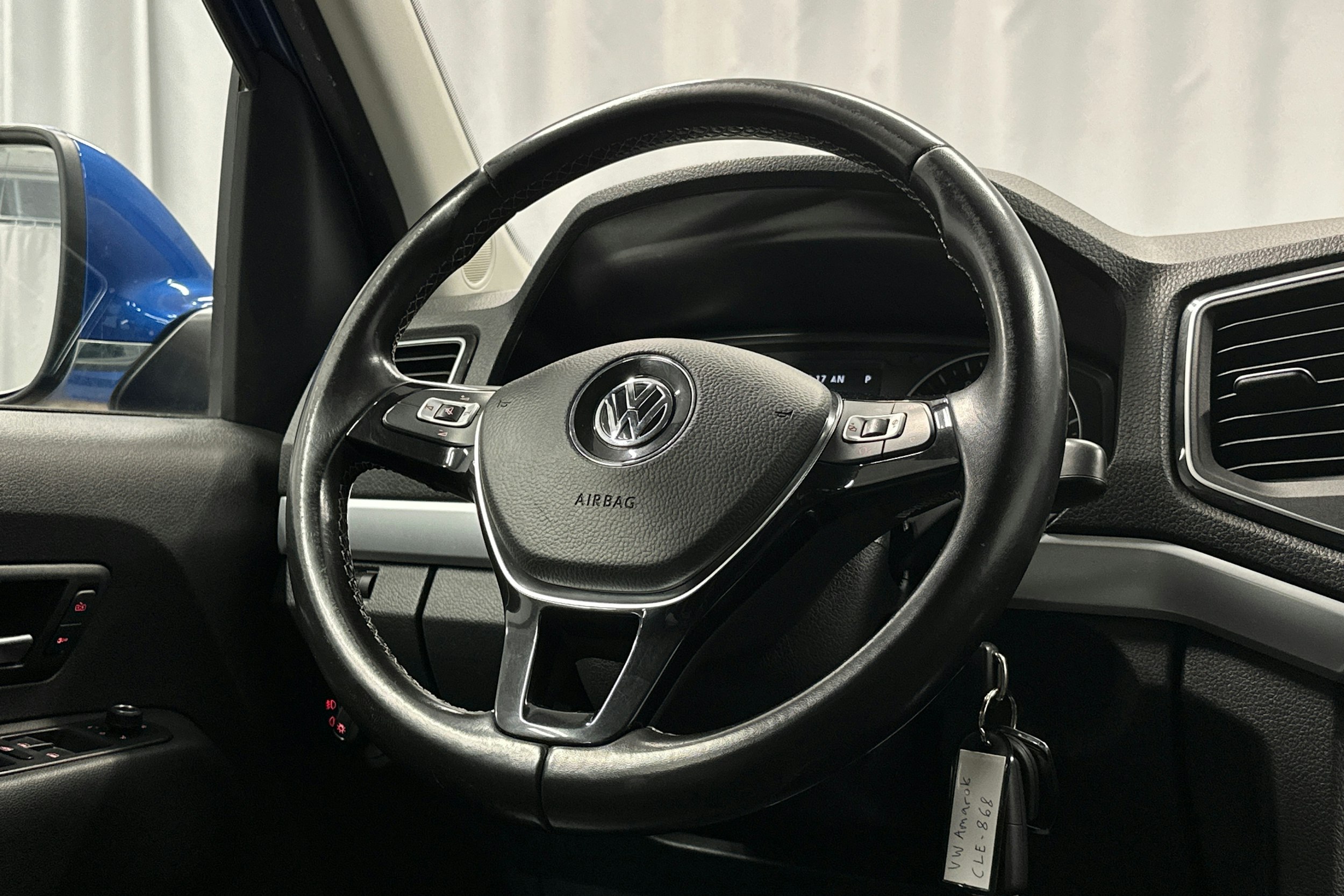 sininen Volkswagen Amarok 2018 kuva 12.